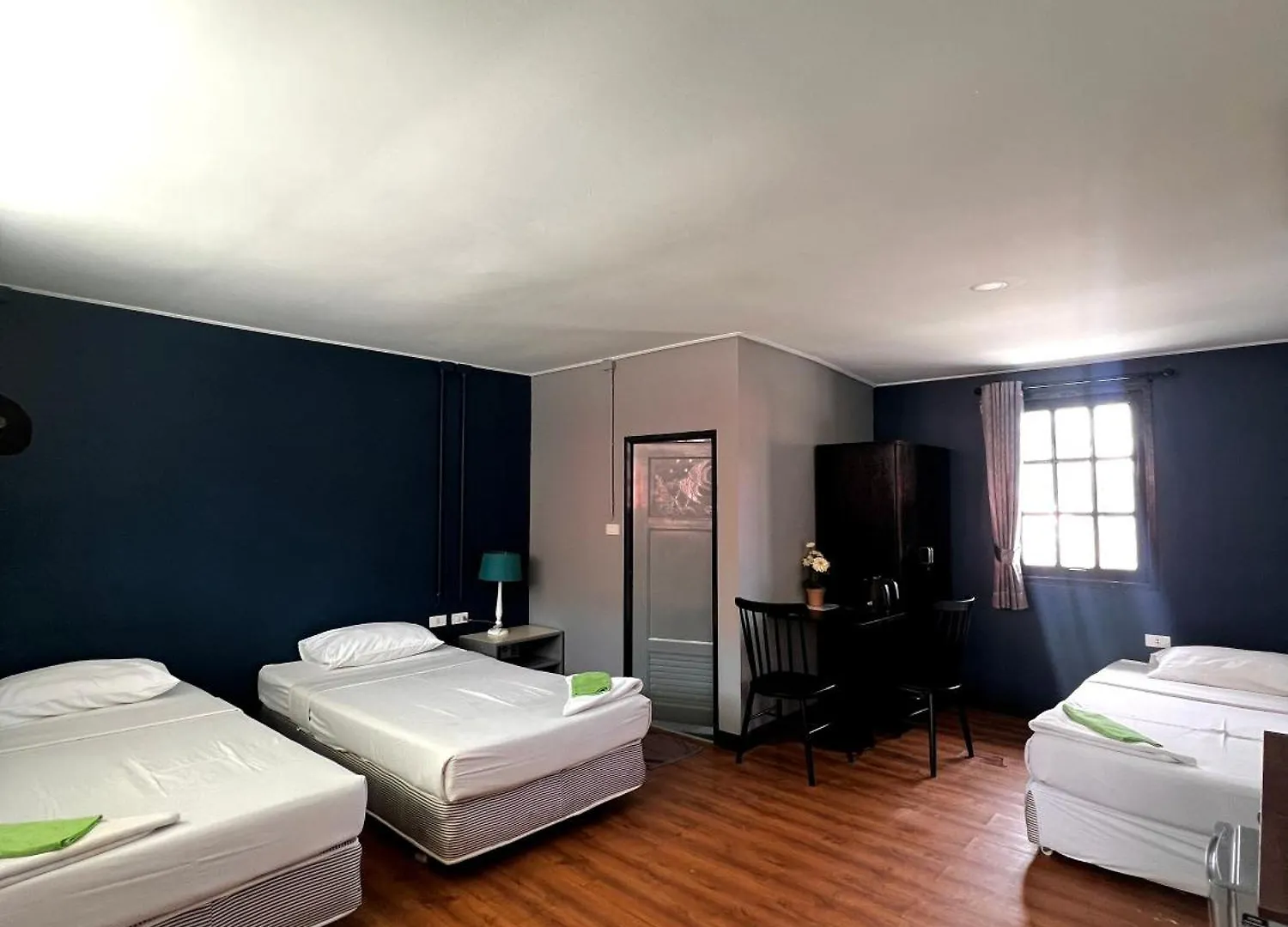 Phi Phi Inn 0*, Phi Phi Adaları